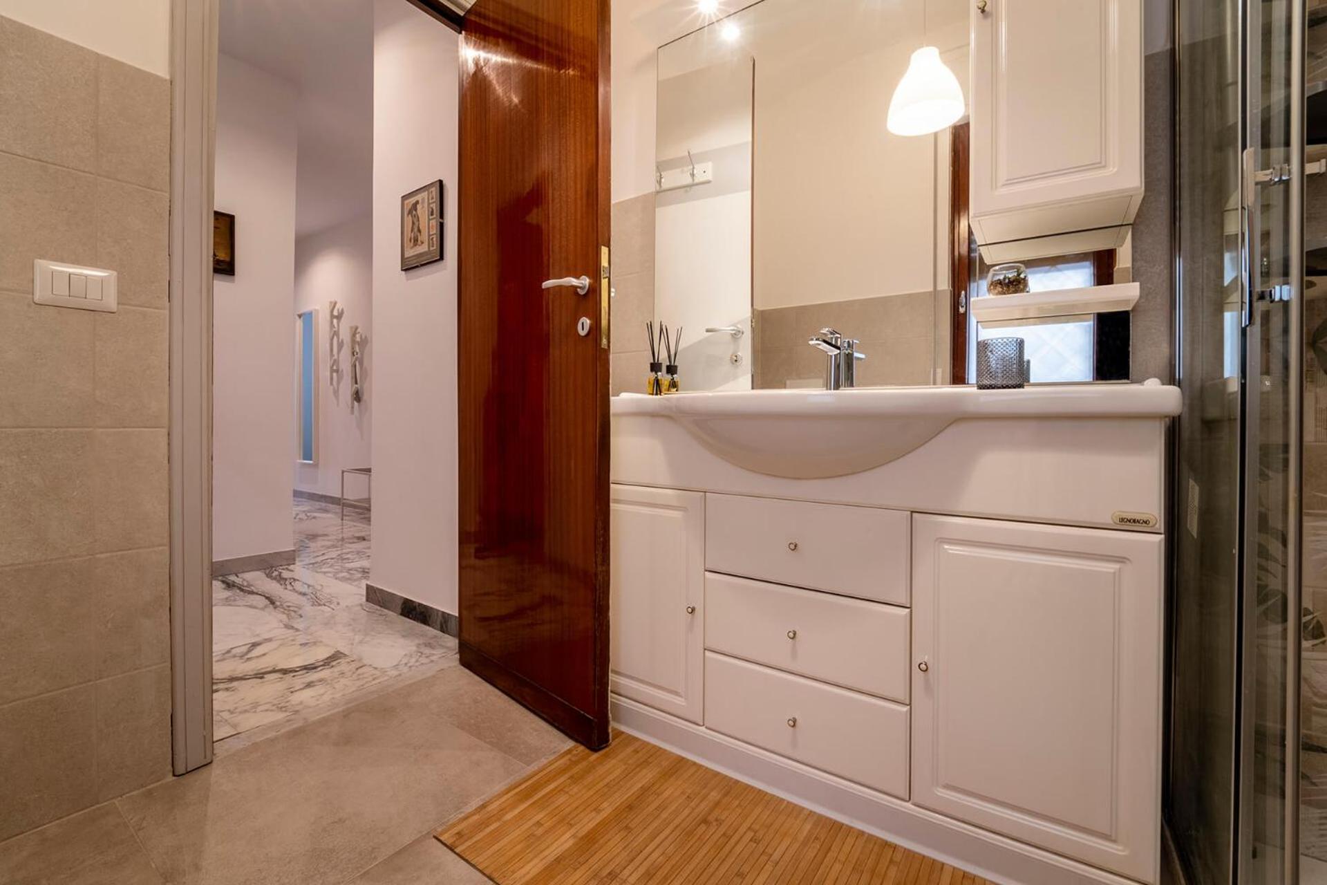 Casa Elena, 15 Minutes Walking Distance To St.peter's Church Apartamento
